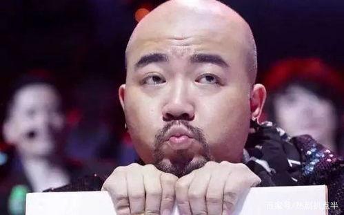 黄伟文吃瓜